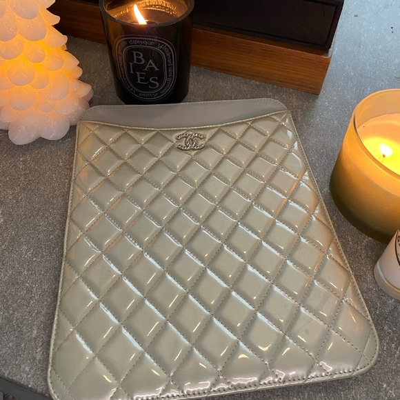 auth Chanel iPad folio case green Verona brilliant - Picture 2 of 5